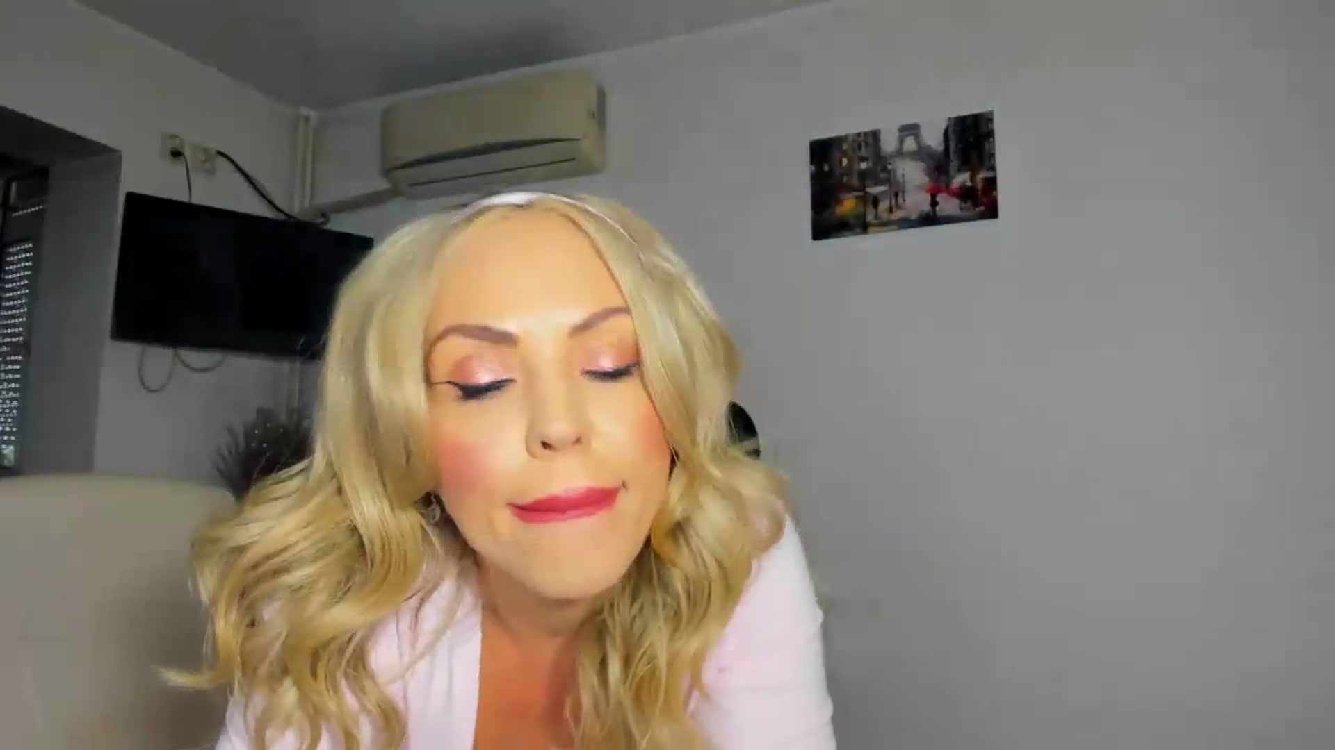 Gallery image thumbnail from MISS_JOY99's myfreecams stream on, 09/10/2026, 11:10 image 17 of 20