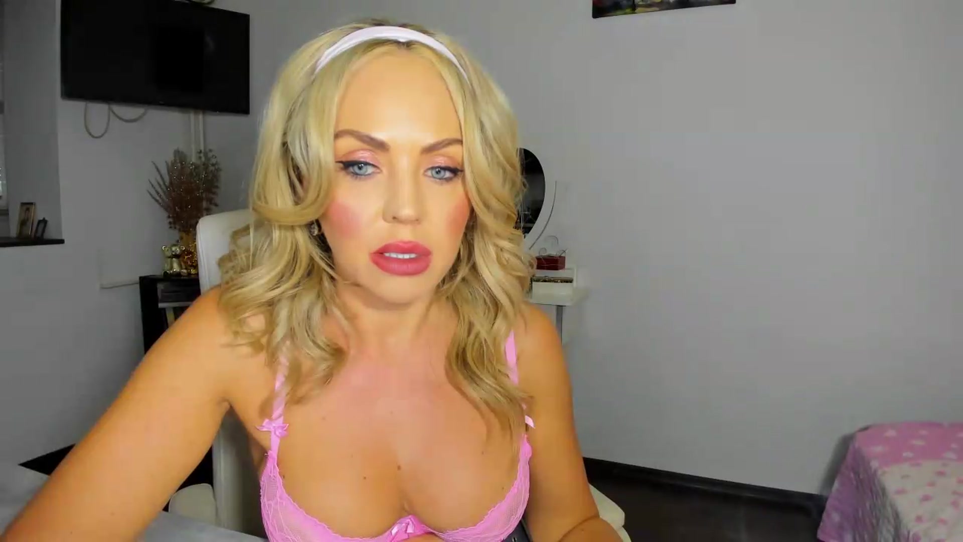 Gallery image thumbnail from MISS_JOY99's myfreecams stream on, 09/10/2026, 12:12 image 2 of 20