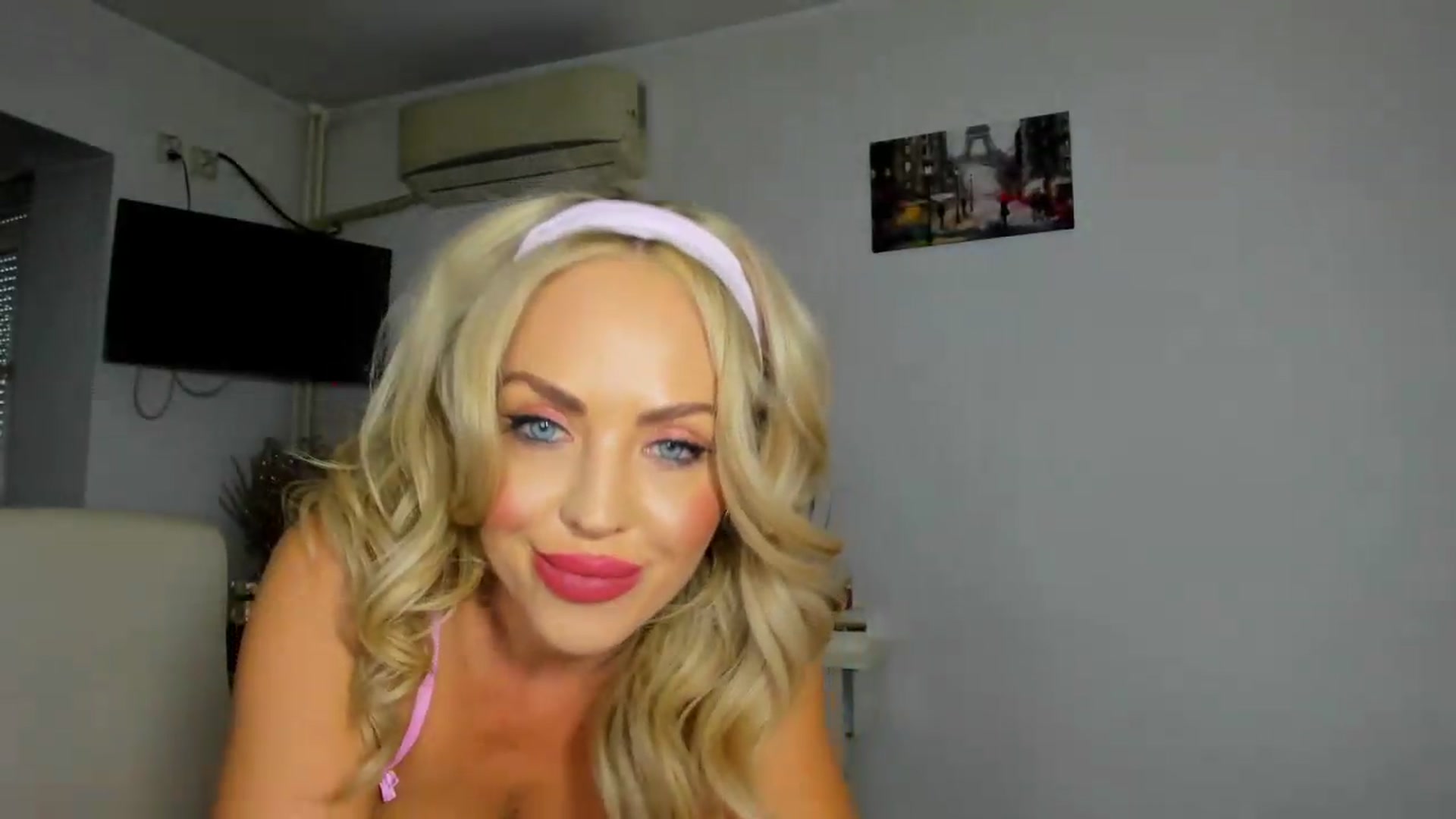 Gallery image thumbnail from MISS_JOY99's myfreecams stream on, 09/10/2026, 12:12 image 6 of 20
