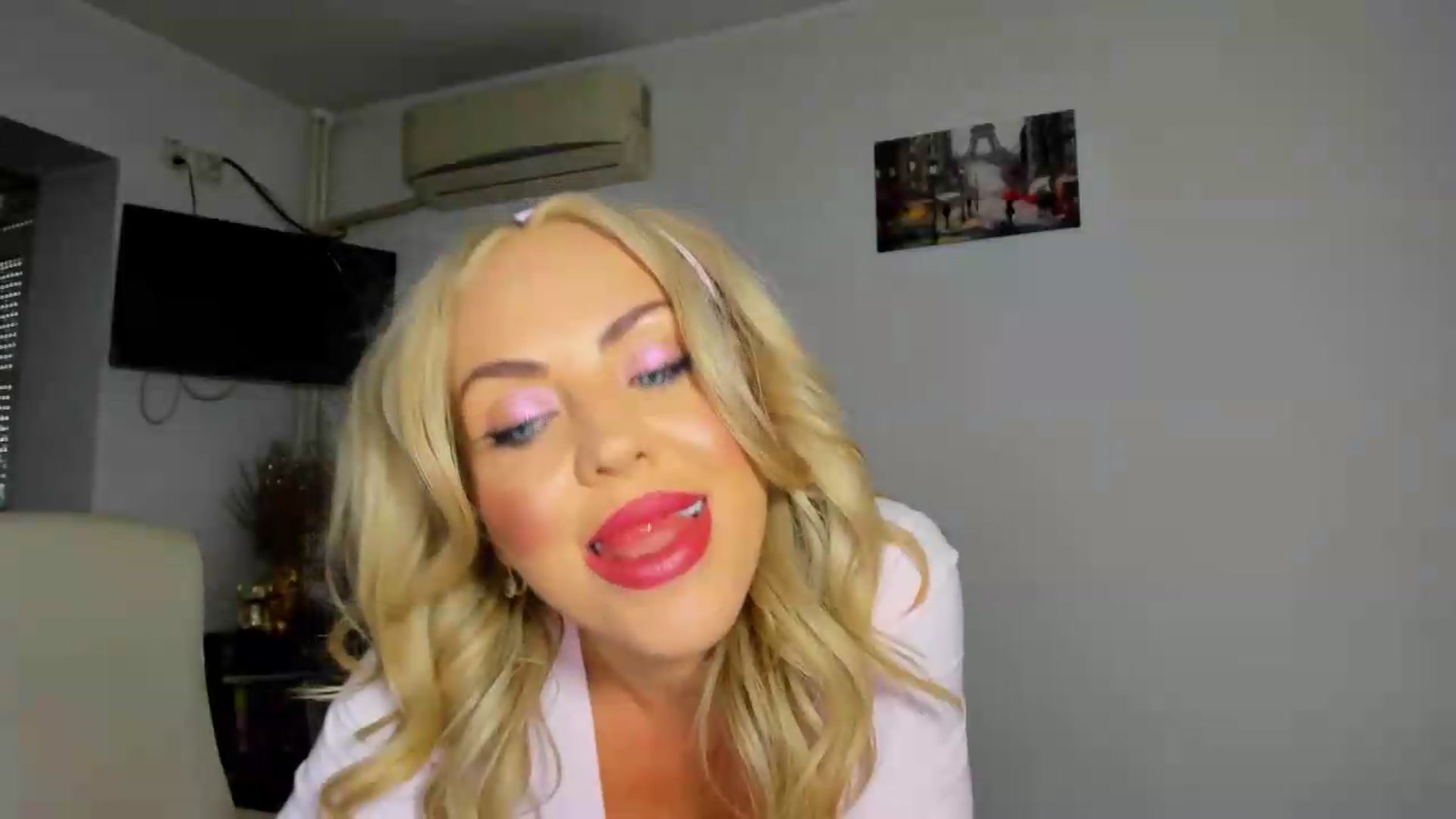 Gallery image thumbnail from MISS_JOY99's myfreecams stream on, 09/11/2026, 08:03 image 3 of 20