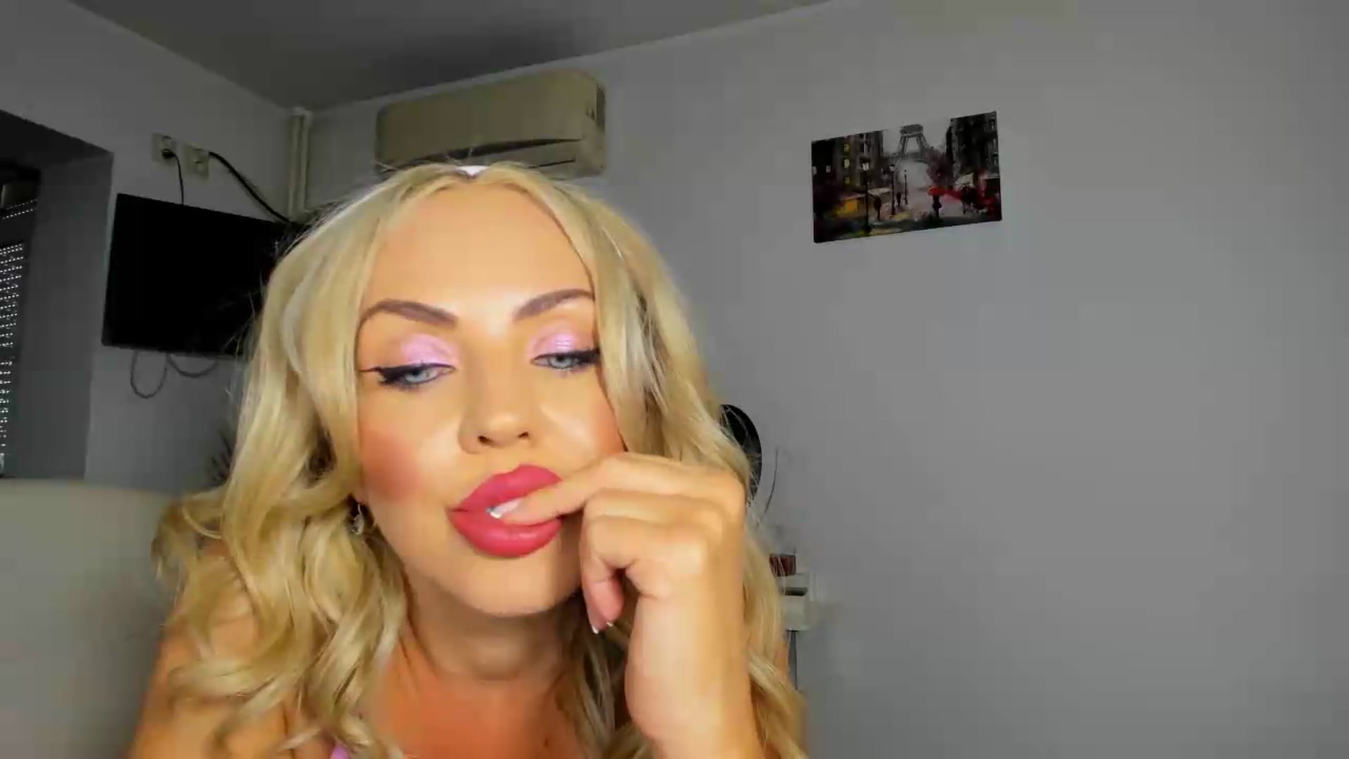 Gallery image thumbnail from MISS_JOY99's myfreecams stream on, 09/11/2026, 08:03 image 18 of 20