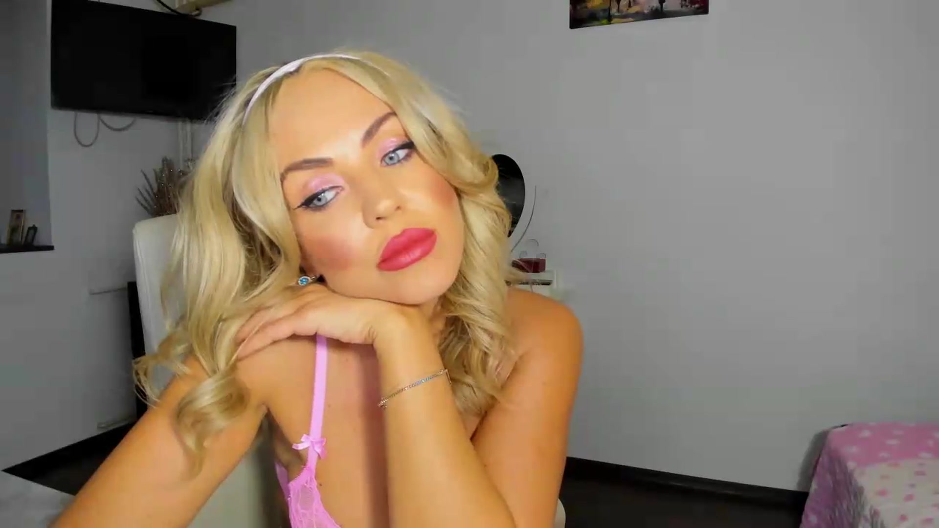 Gallery image thumbnail from MISS_JOY99's myfreecams stream on, 09/11/2026, 08:03 image 17 of 20