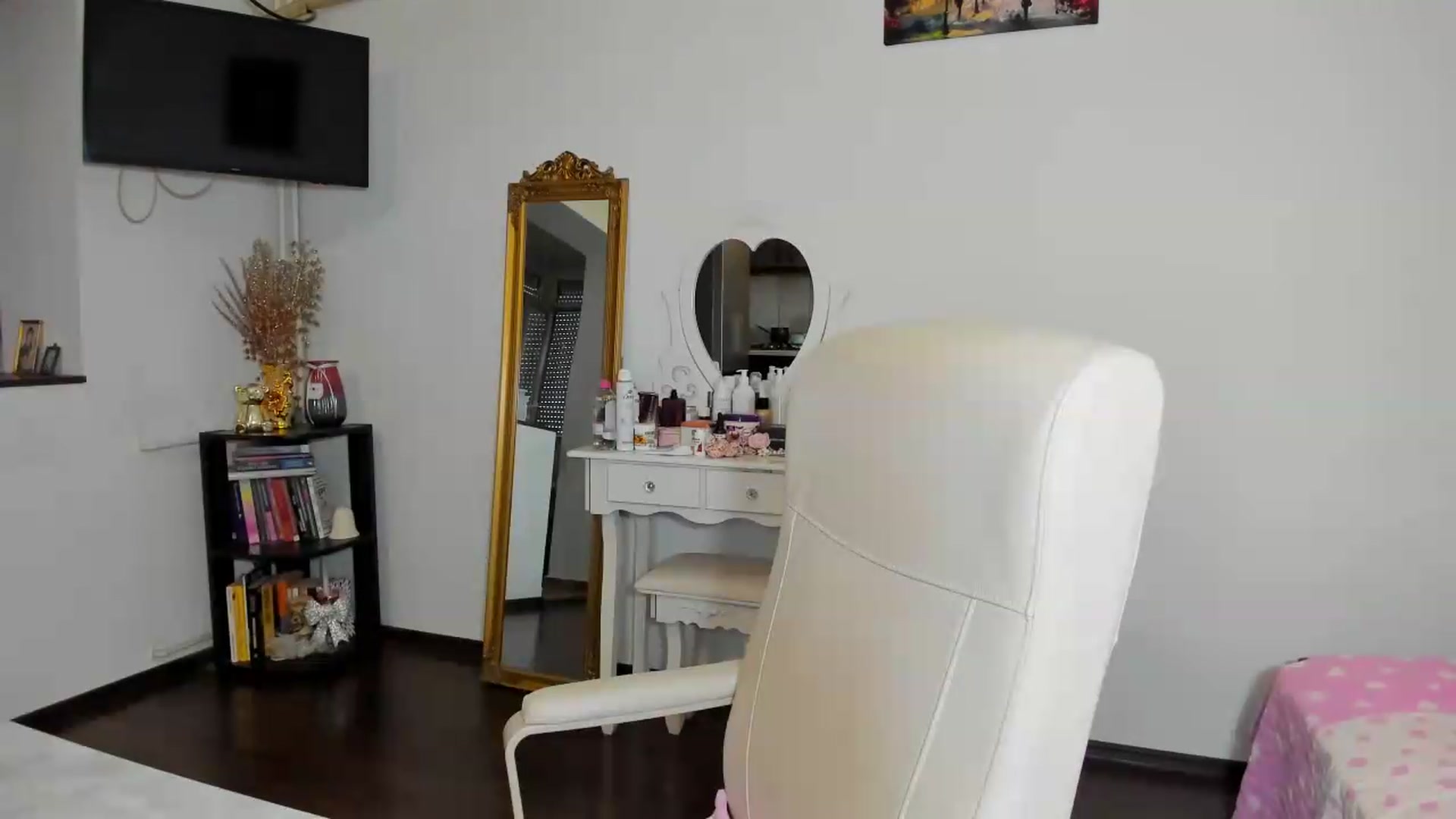 Gallery image thumbnail from MISS_JOY99's myfreecams stream on, 09/11/2026, 08:43 image 4 of 20