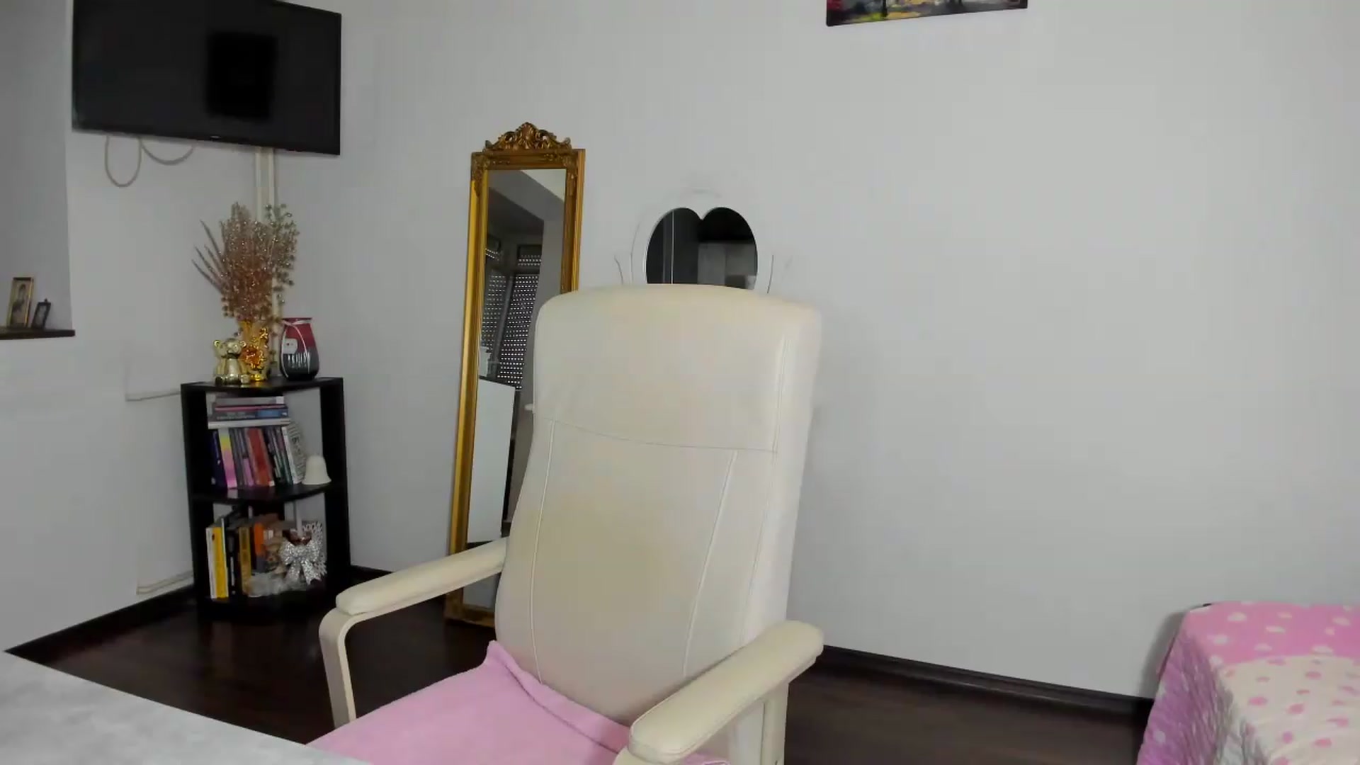 Gallery image thumbnail from MISS_JOY99's myfreecams stream on, 09/11/2026, 08:43 image 17 of 20