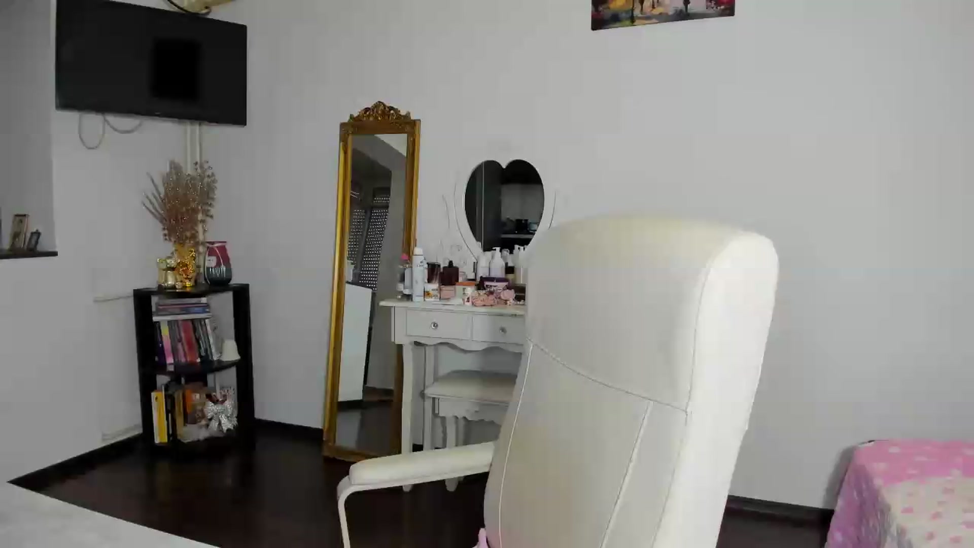 Gallery image thumbnail from MISS_JOY99's myfreecams stream on, 09/11/2026, 08:43 image 7 of 20