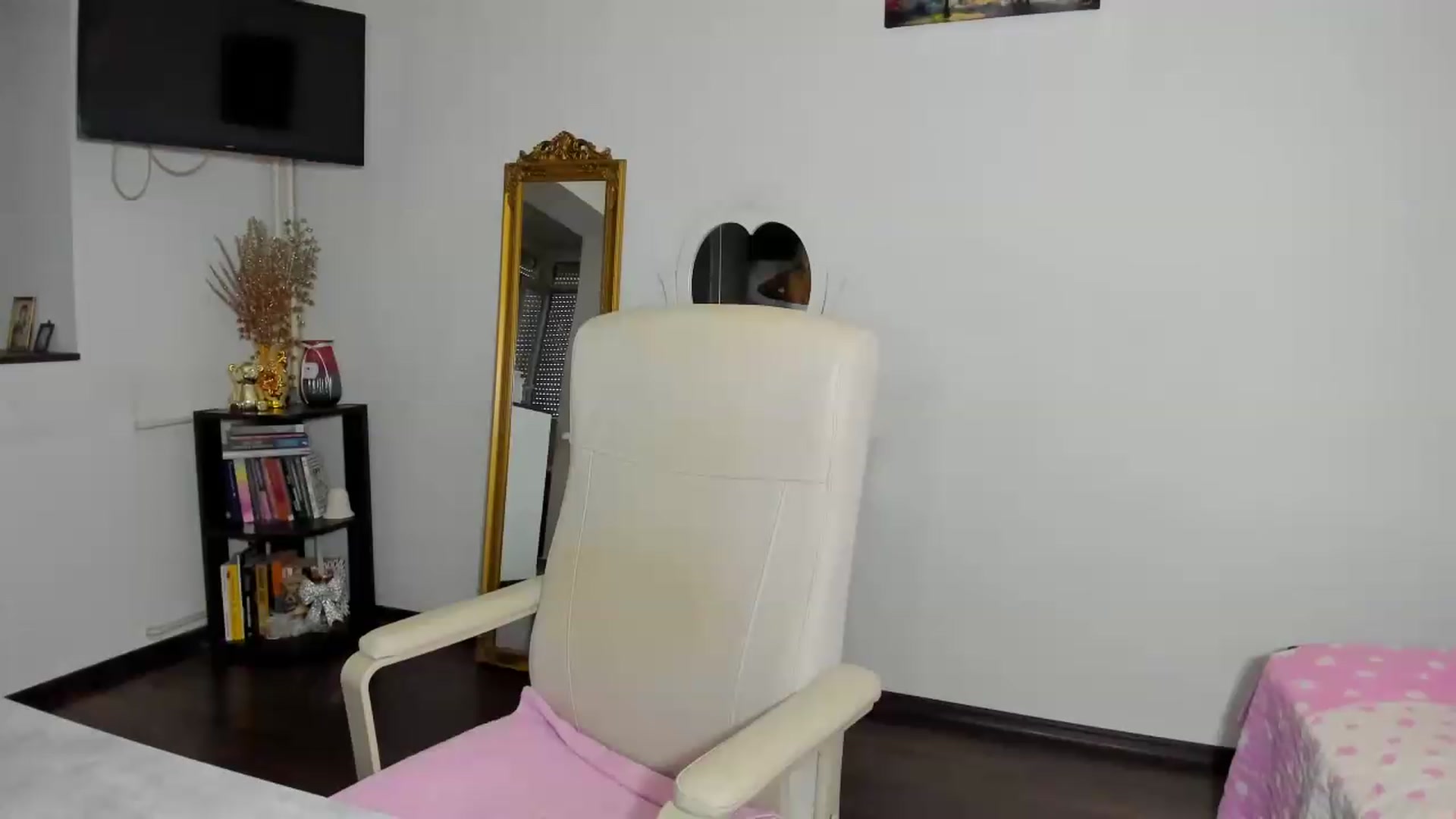Gallery image thumbnail from MISS_JOY99's myfreecams stream on, 09/11/2026, 08:43 image 16 of 20
