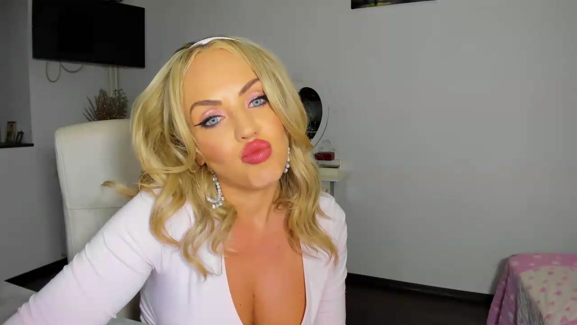 Gallery image thumbnail from MISS_JOY99's myfreecams stream on, 09/12/2026, 07:46 image 11 of 20