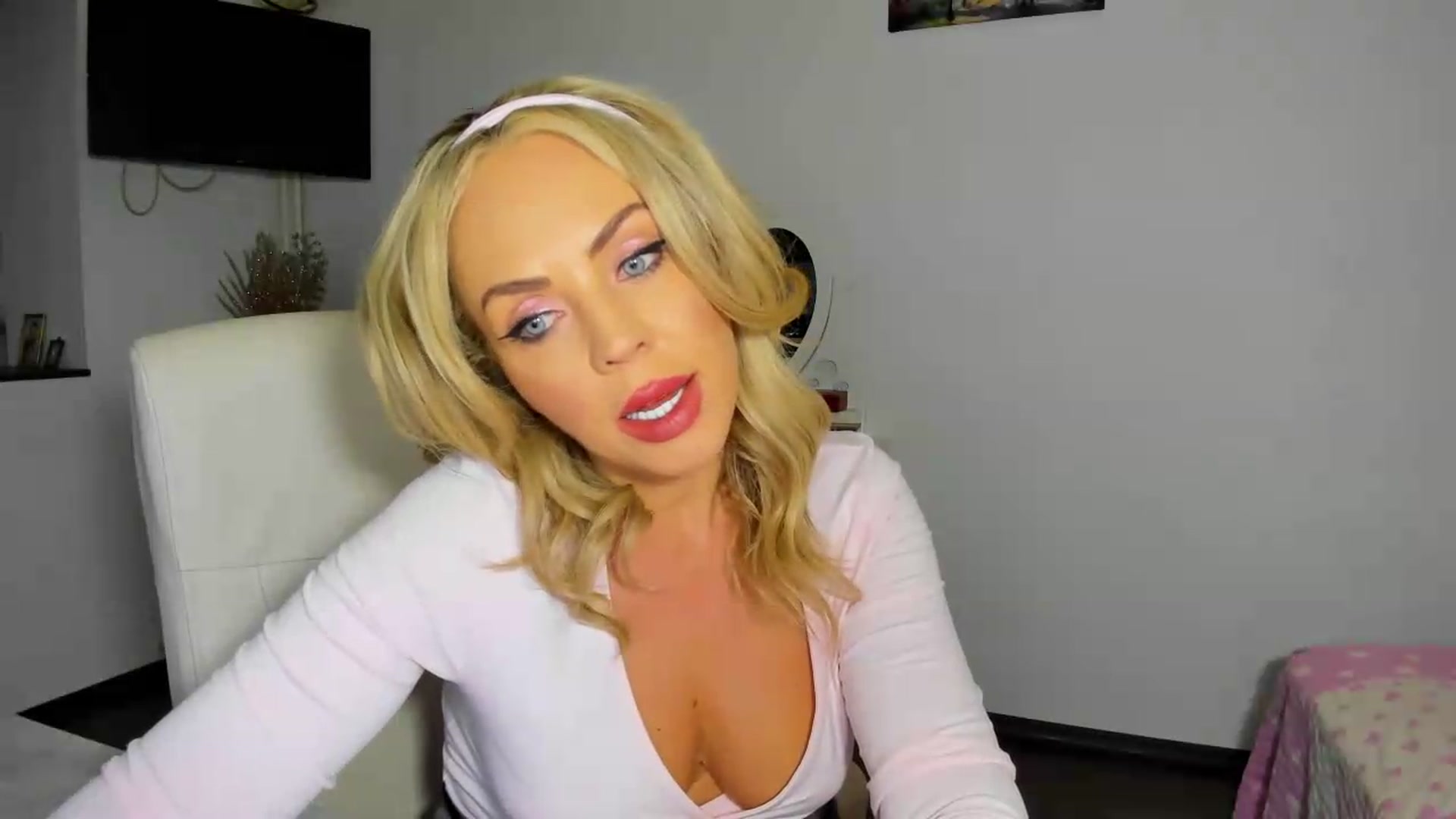 Gallery image thumbnail from MISS_JOY99's myfreecams stream on, 09/12/2026, 07:46 image 19 of 20