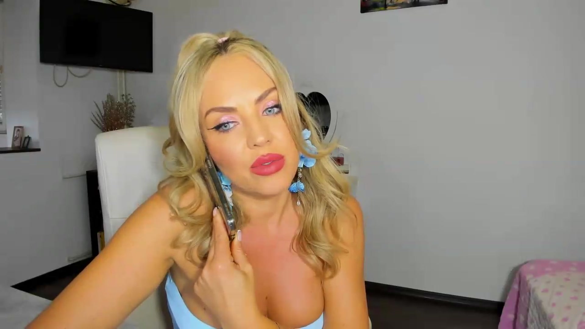Gallery image thumbnail from MISS_JOY99's myfreecams stream on, 09/13/2026, 08:15 image 18 of 20