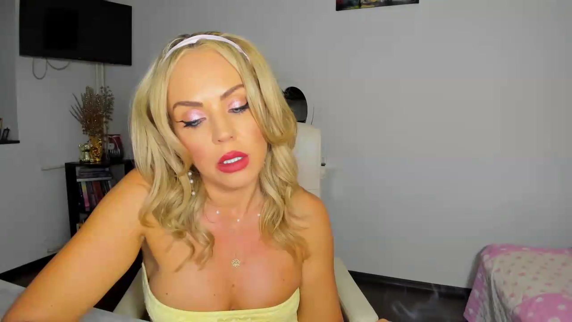 Gallery image thumbnail from MISS_JOY99's myfreecams stream on, 09/14/2026, 10:23 image 8 of 20