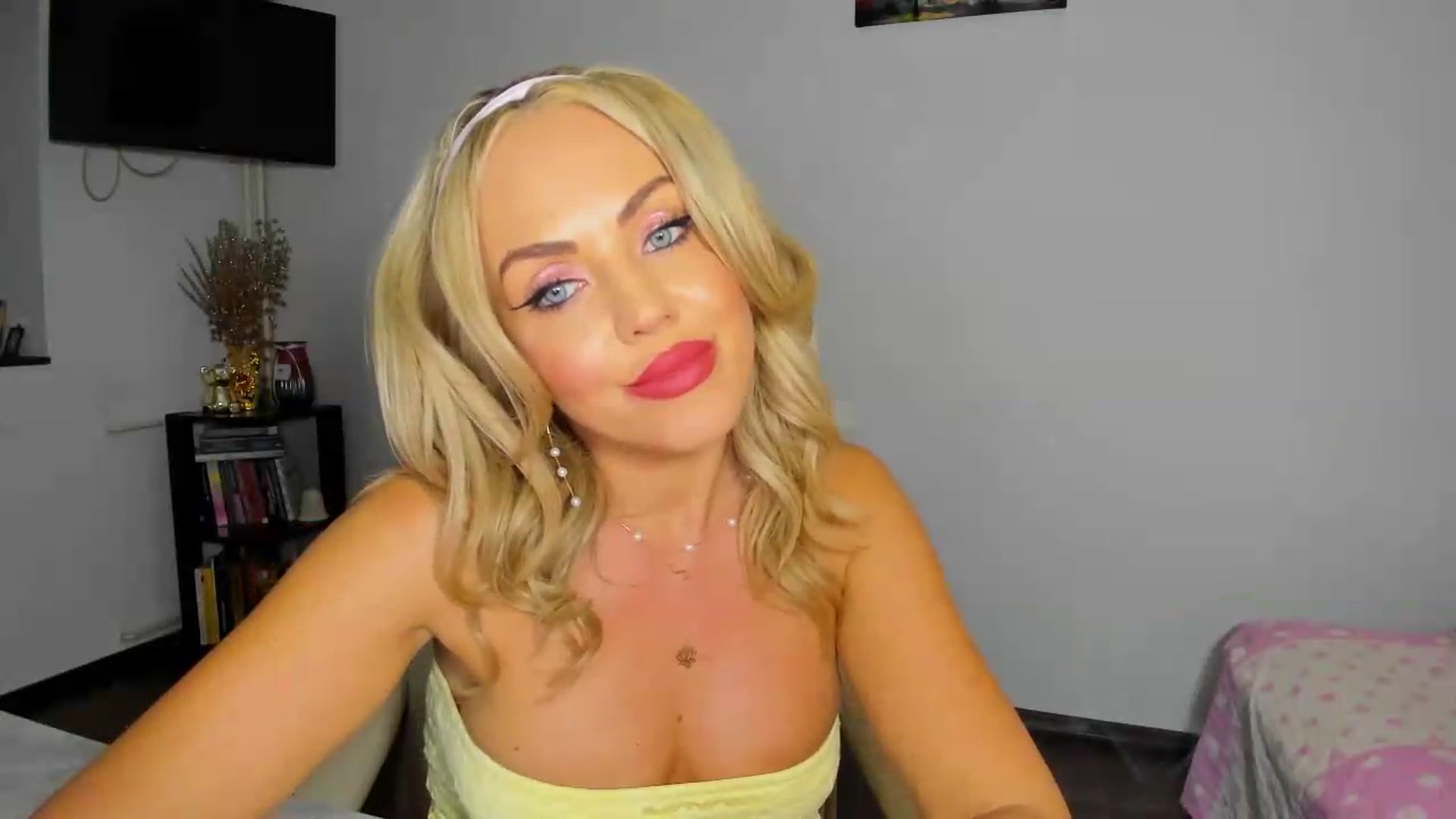 Gallery image thumbnail from MISS_JOY99's myfreecams stream on, 09/14/2026, 10:23 image 7 of 20