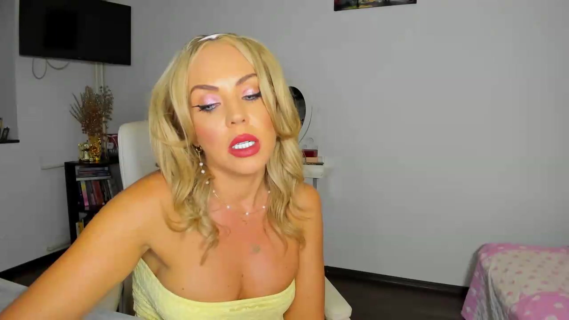 Gallery image thumbnail from MISS_JOY99's myfreecams stream on, 09/14/2026, 10:23 image 10 of 20