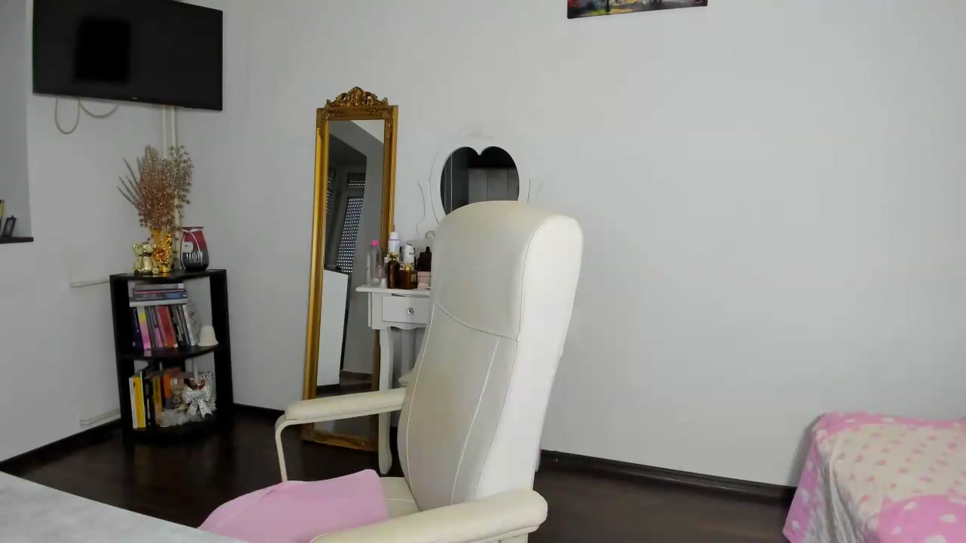 Gallery image thumbnail from MISS_JOY99's myfreecams stream on, 09/14/2026, 10:23 image 14 of 20