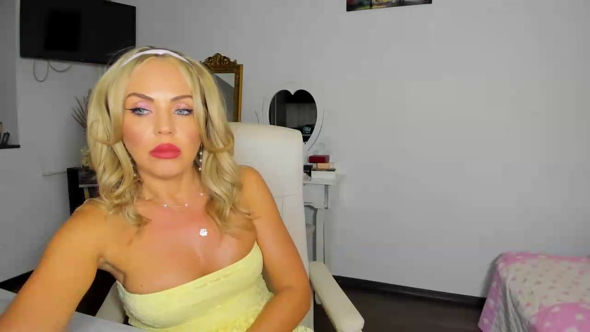 Gallery image thumbnail from MISS_JOY99's myfreecams stream on, 09/14/2026, 10:23 image 9 of 20