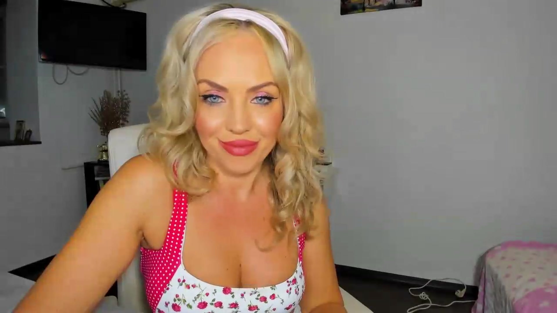 Gallery image thumbnail from MISS_JOY99's myfreecams stream on, 09/17/2026, 03:56 image 15 of 20