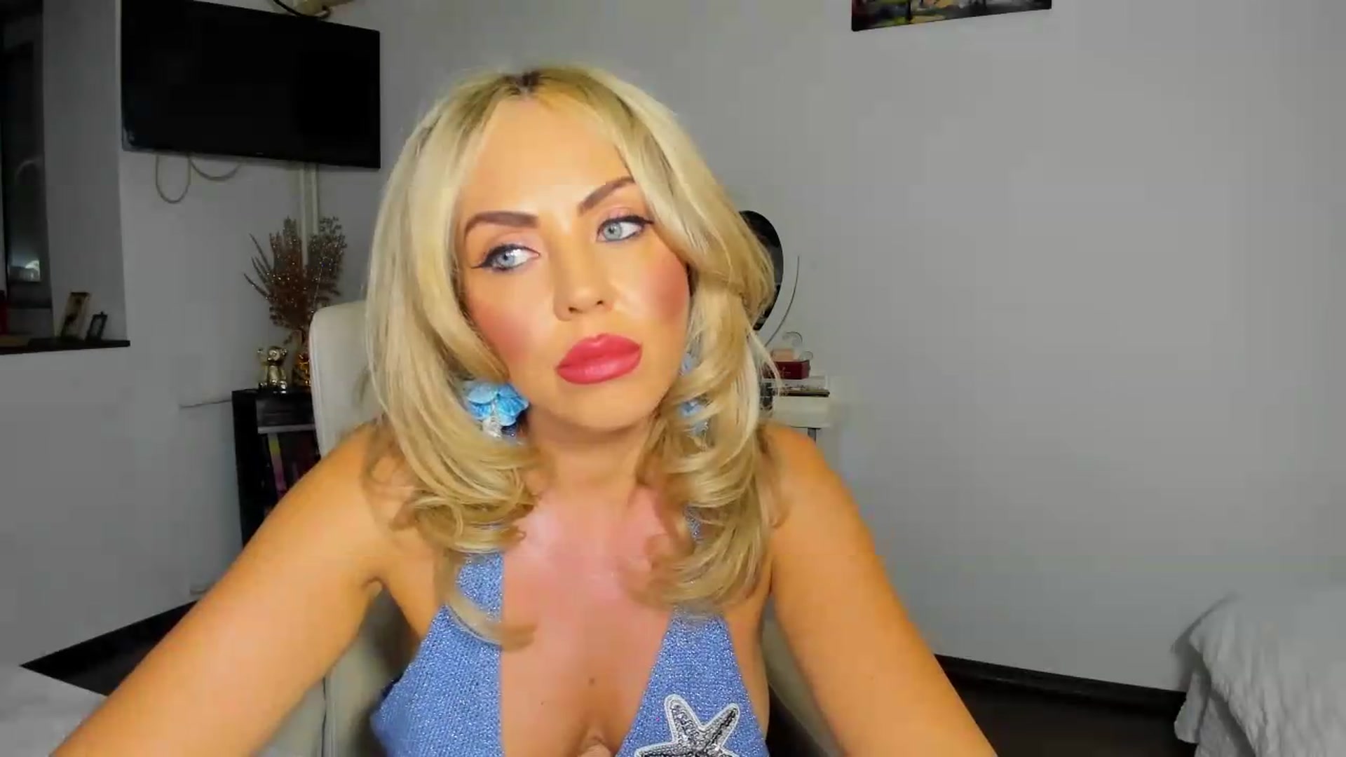 Gallery image thumbnail from MISS_JOY99's myfreecams stream on, 09/19/2026, 16:34 image 18 of 20