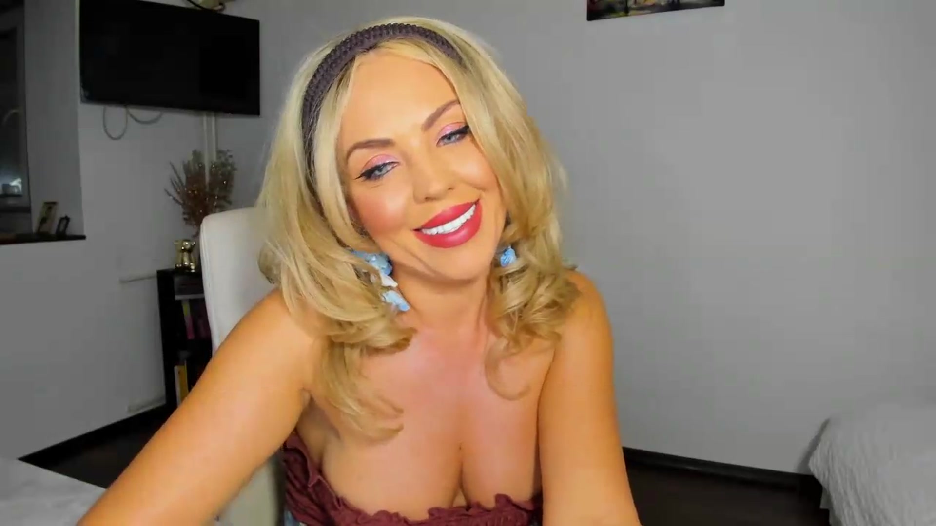 Gallery image thumbnail from MISS_JOY99's myfreecams stream on, 09/21/2026, 03:20 image 3 of 20