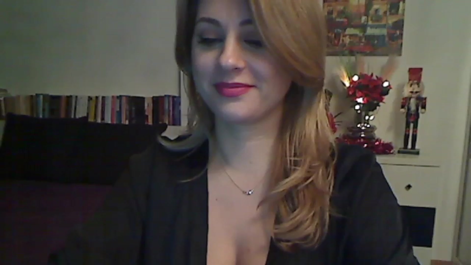 Gallery image thumbnail from MISS__S's myfreecams stream on, 12/04/2022, 01:17 image 13 of 20