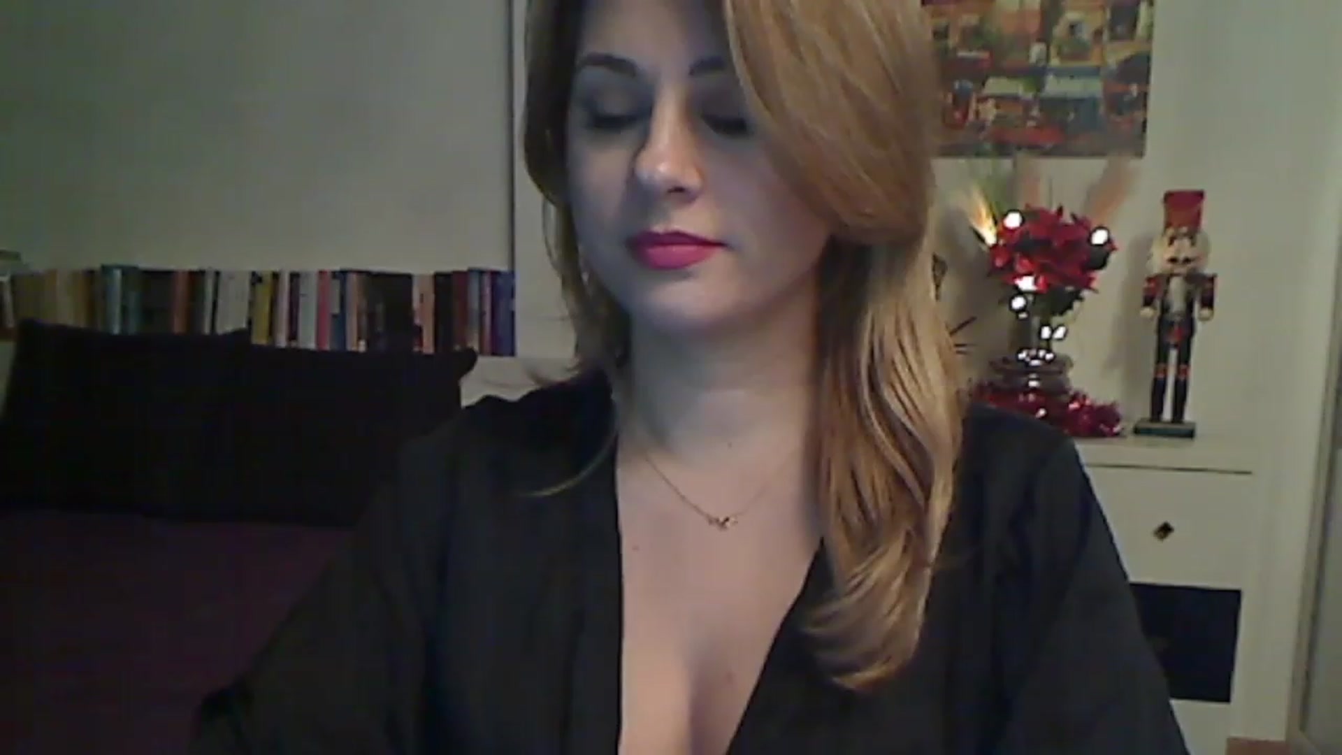 Gallery image thumbnail from MISS__S's myfreecams stream on, 12/04/2022, 01:17 image 12 of 20