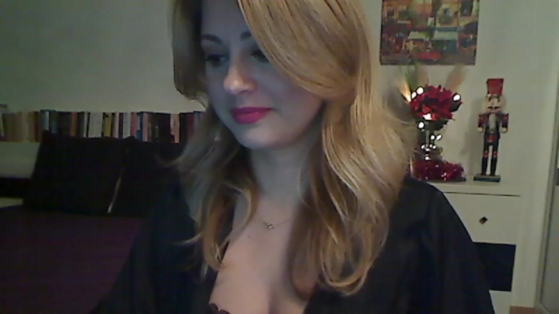 Gallery image thumbnail from MISS__S's myfreecams stream on, 12/12/2022, 24:57 image 17 of 20