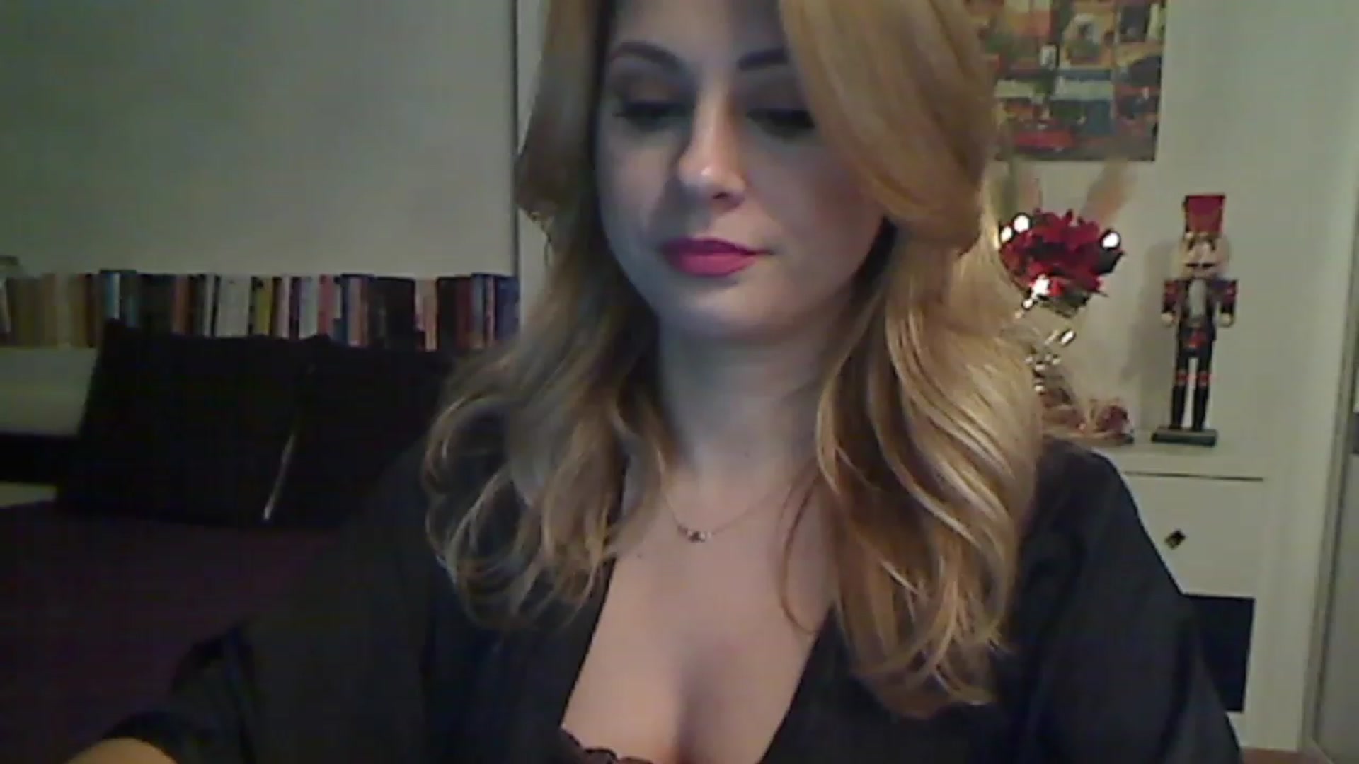 Gallery image thumbnail from MISS__S's myfreecams stream on, 12/12/2022, 24:57 image 15 of 20