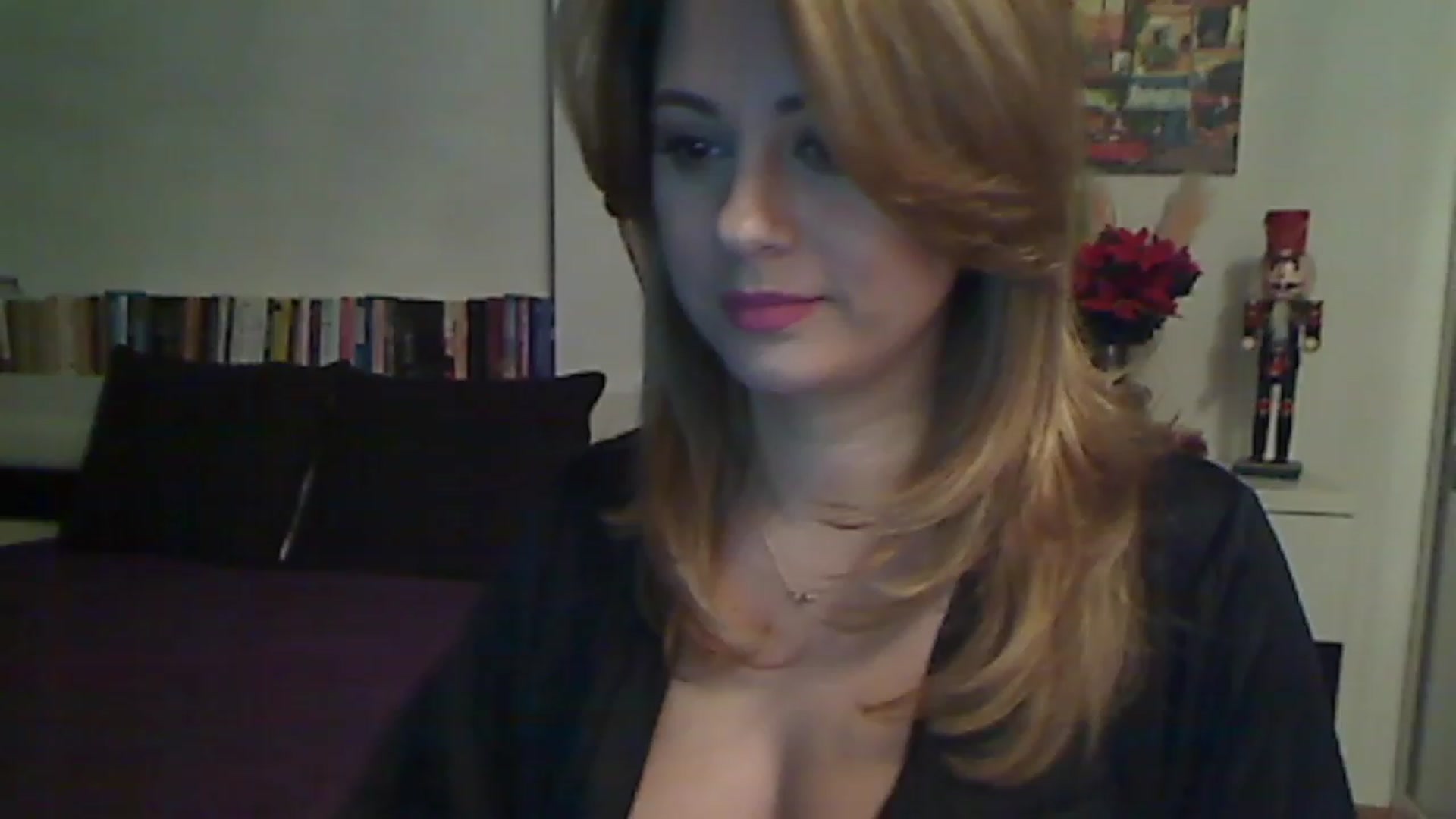 Gallery image thumbnail from MISS__S's myfreecams stream on, 12/20/2022, 01:28 image 14 of 20