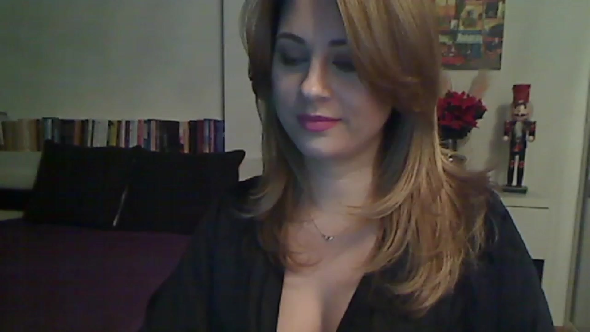 Gallery image thumbnail from MISS__S's myfreecams stream on, 12/20/2022, 01:28 image 17 of 20