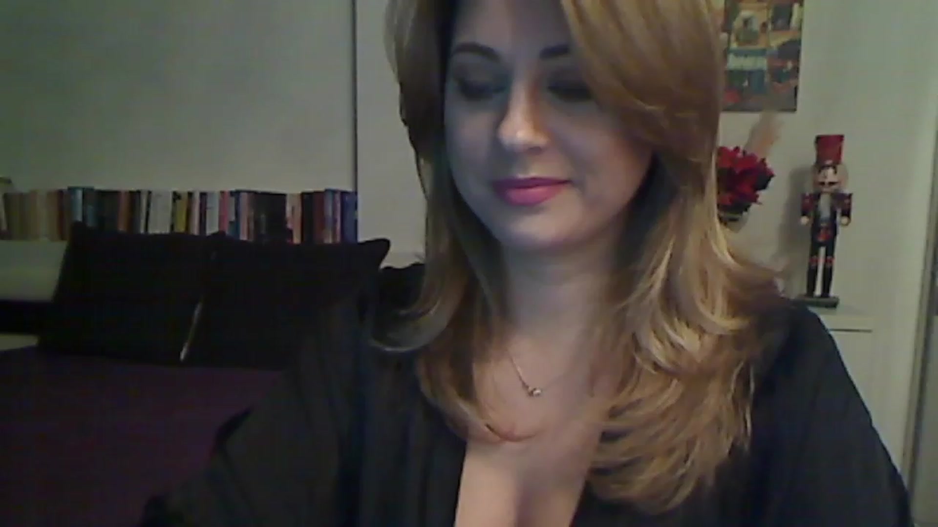 Gallery image thumbnail from MISS__S's myfreecams stream on, 12/20/2022, 01:28 image 16 of 20