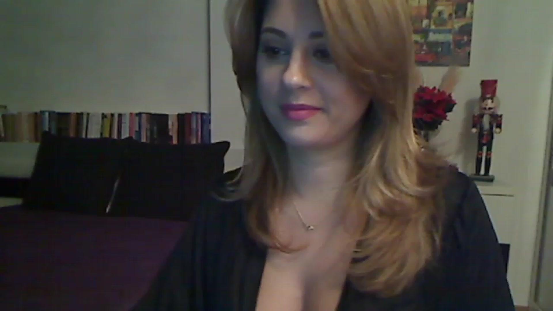 Gallery image thumbnail from MISS__S's myfreecams stream on, 12/20/2022, 01:28 image 15 of 20