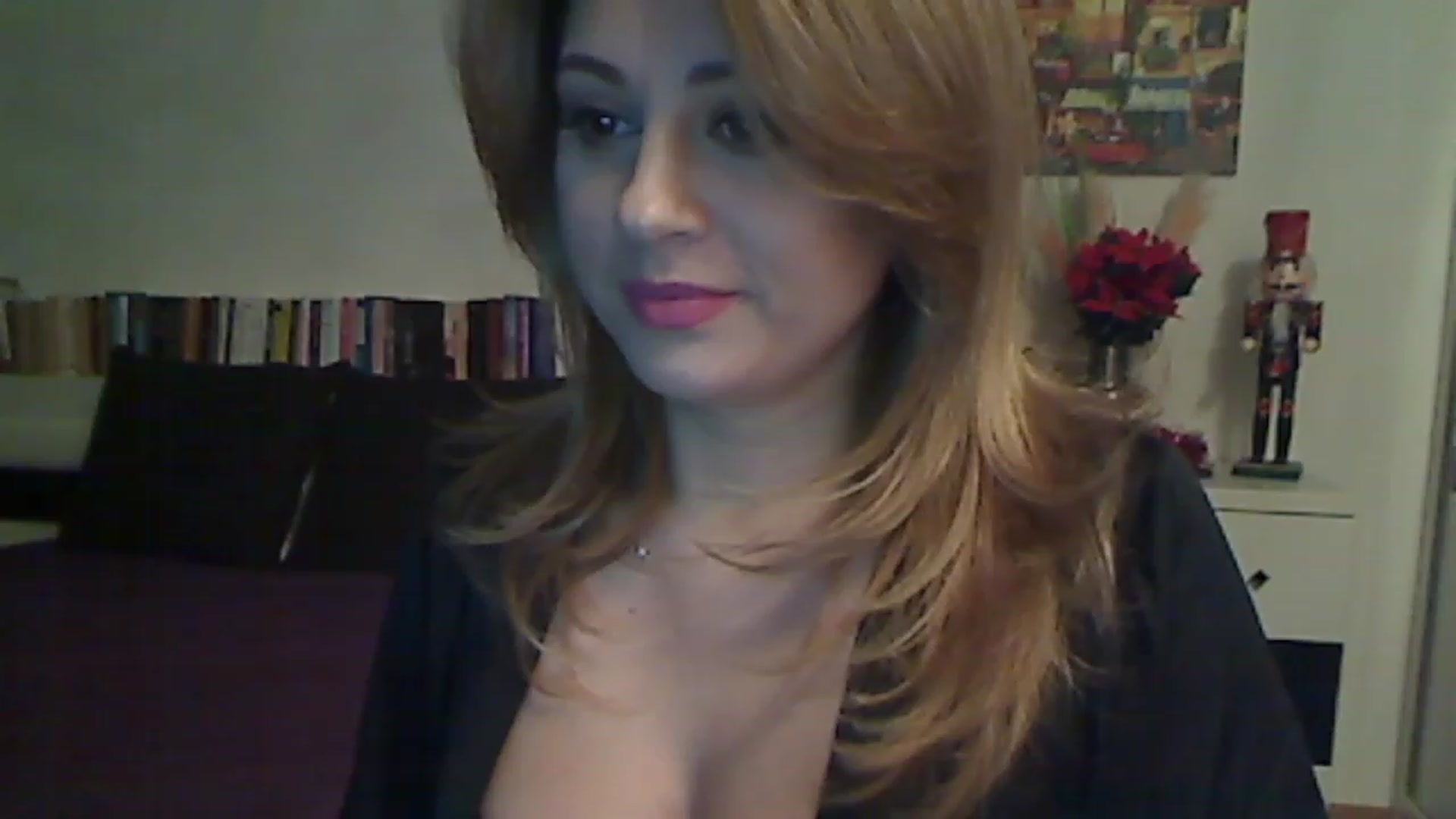 Gallery image thumbnail from MISS__S's myfreecams stream on, 12/20/2022, 01:28 image 10 of 20