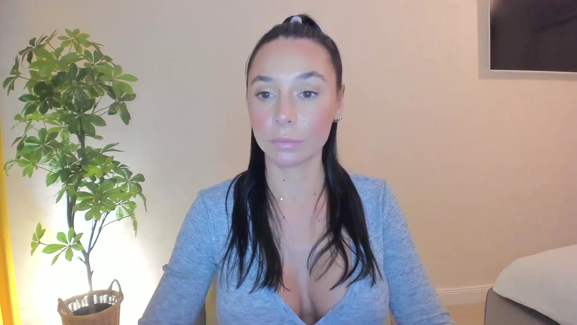 Gallery image thumbnail from MMbealien's myfreecams stream on, 01/01/2024, 18:01 image 11 of 20