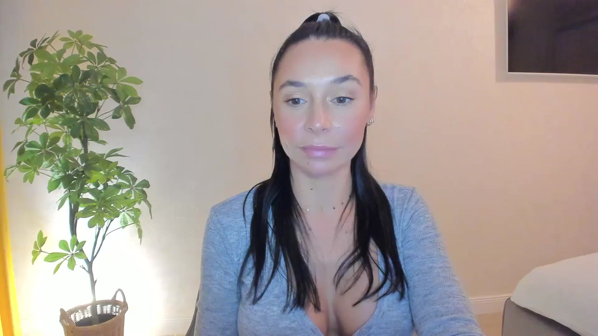 Gallery image thumbnail from MMbealien's myfreecams stream on, 01/01/2024, 18:01 image 12 of 20
