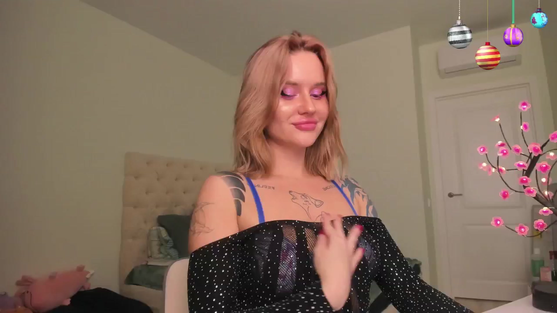 Gallery image thumbnail from MS_BLAZY's myfreecams stream on, 01/19/2025, 14:45 image 16 of 20