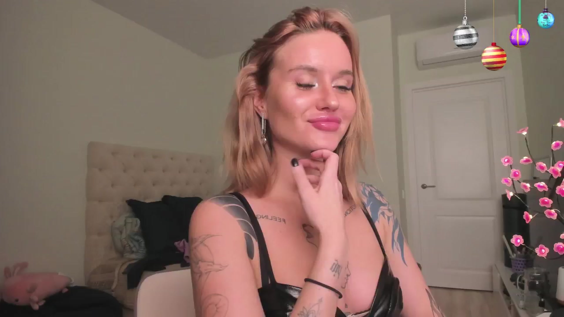 Gallery image thumbnail from MS_BLAZY's myfreecams stream on, 01/27/2025, 12:33 image 16 of 20