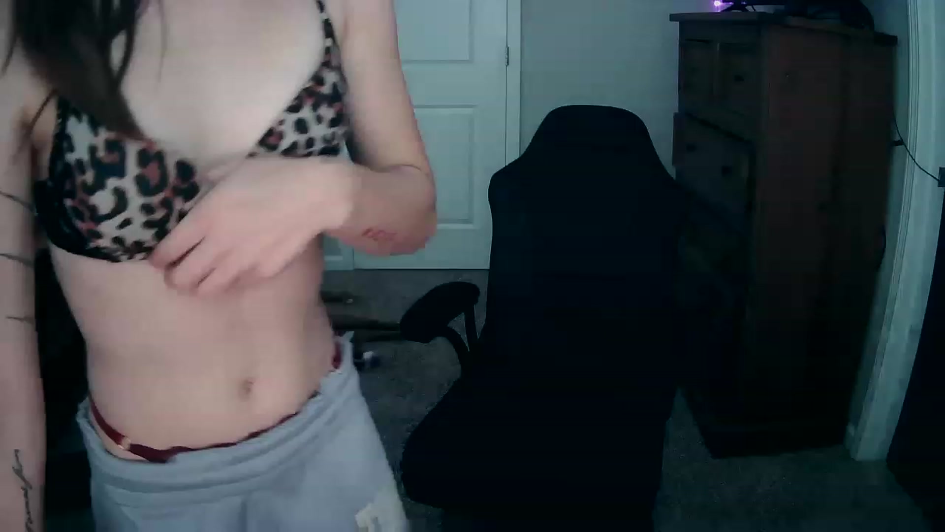 Gallery image thumbnail from MS_JAYY's myfreecams stream on, 12/05/2022, 15:28 image 13 of 20