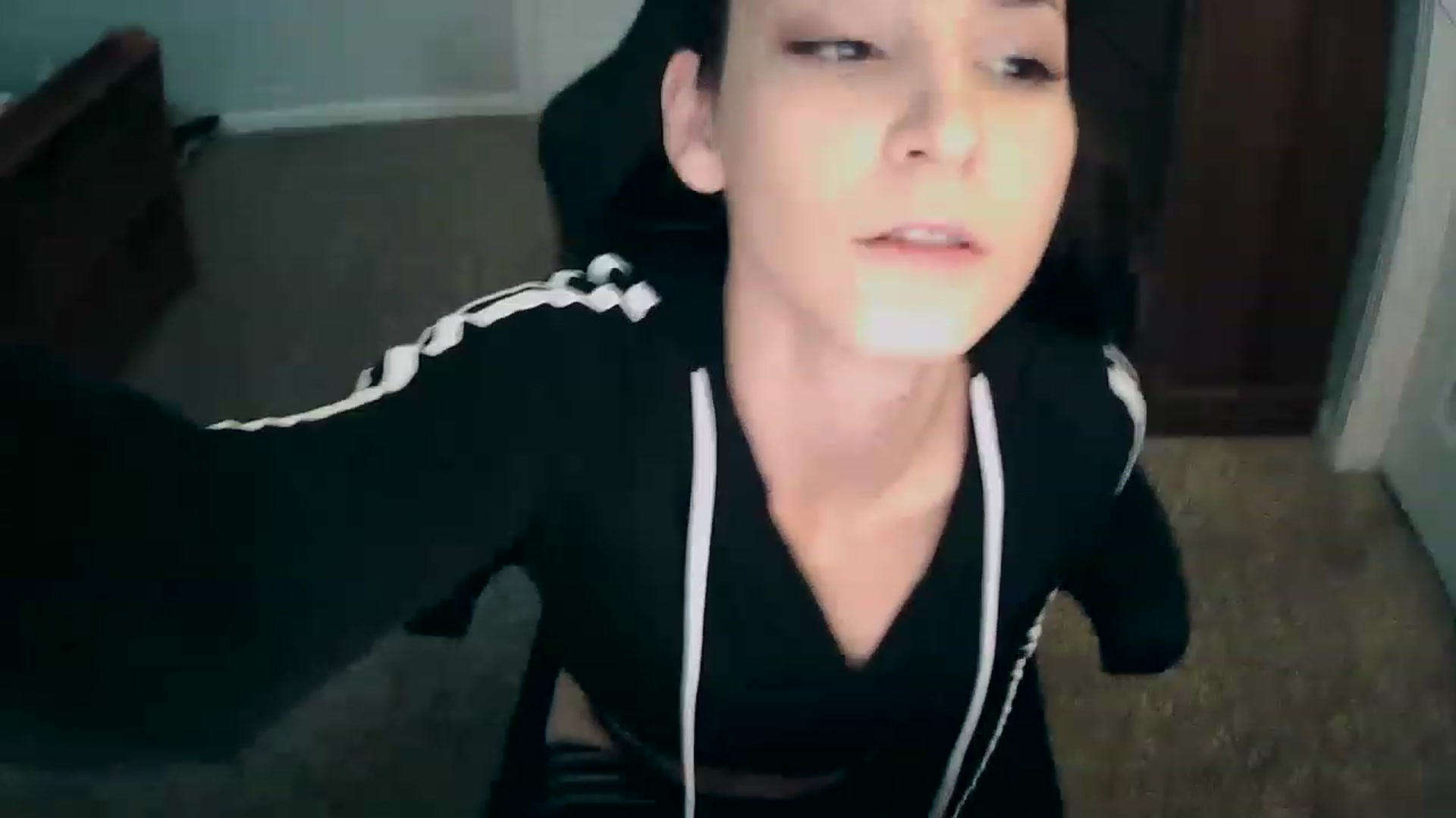 Gallery image thumbnail from MS_JAYY's myfreecams stream on, 12/06/2022, 15:27 image 14 of 20
