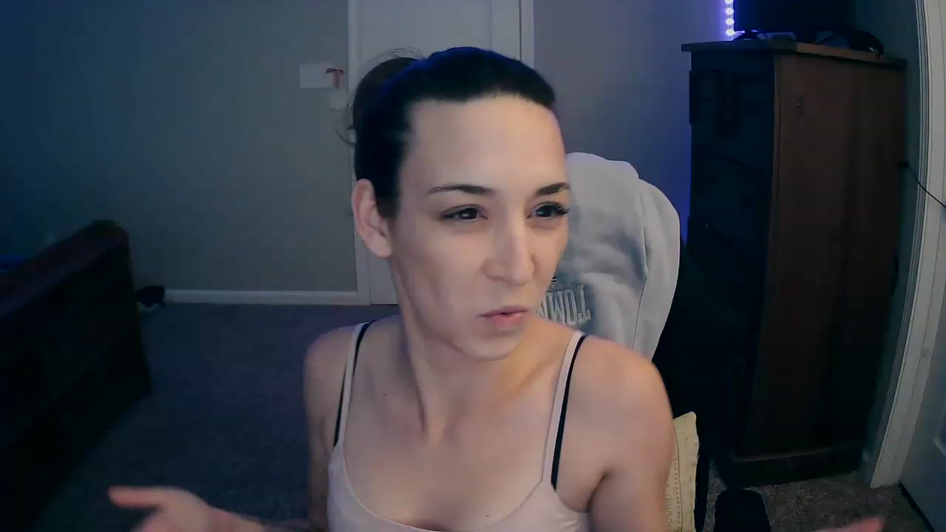 Gallery image thumbnail from MS_JAYY's myfreecams stream on, 12/08/2022, 15:48 image 13 of 20