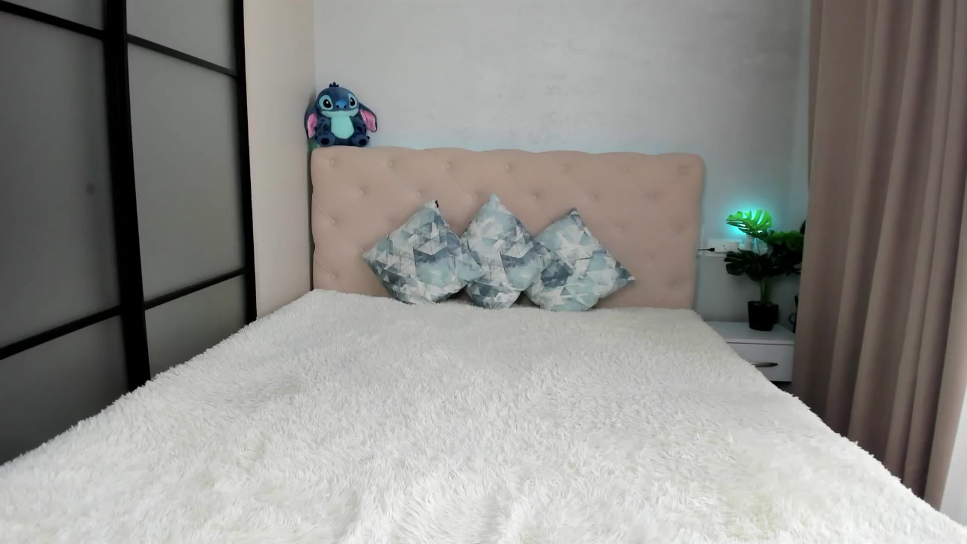 Gallery image thumbnail from M_Secret's myfreecams stream on, 06/23/2025, 06:25 image 15 of 20