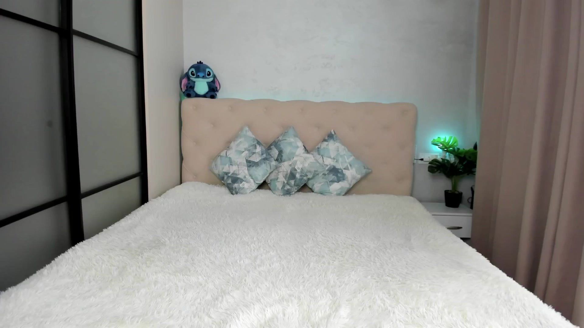 Gallery image thumbnail from M_Secret's myfreecams stream on, 06/25/2025, 05:16 image 3 of 20