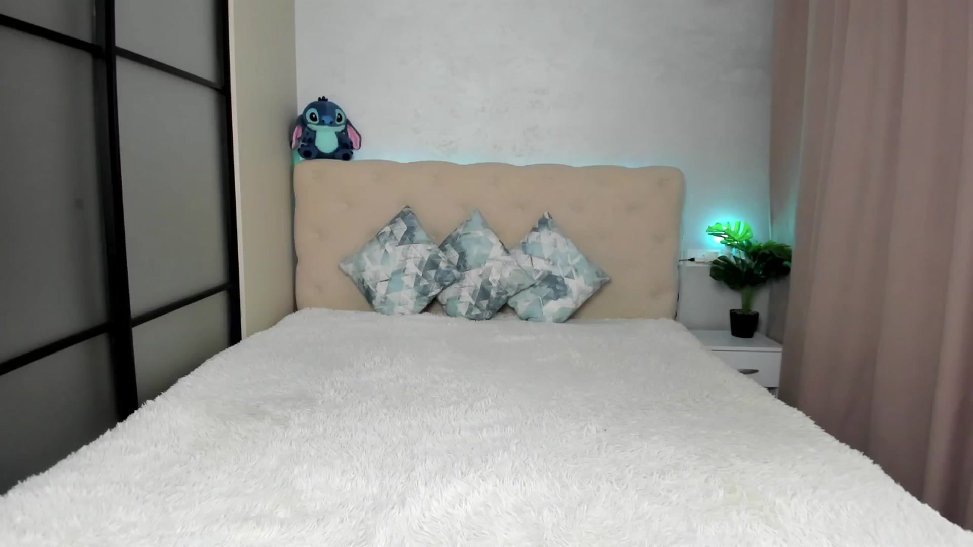 Gallery image thumbnail from M_Secret's myfreecams stream on, 06/26/2025, 04:35 image 15 of 20