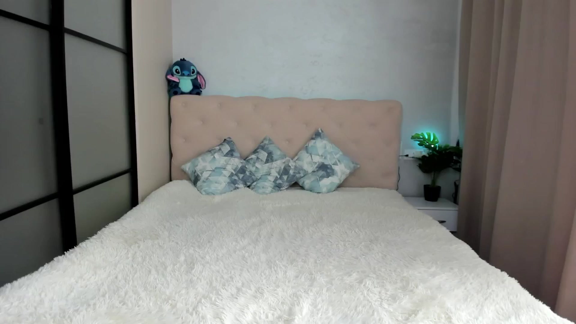 Gallery image thumbnail from M_Secret's myfreecams stream on, 06/29/2025, 07:39 image 8 of 20