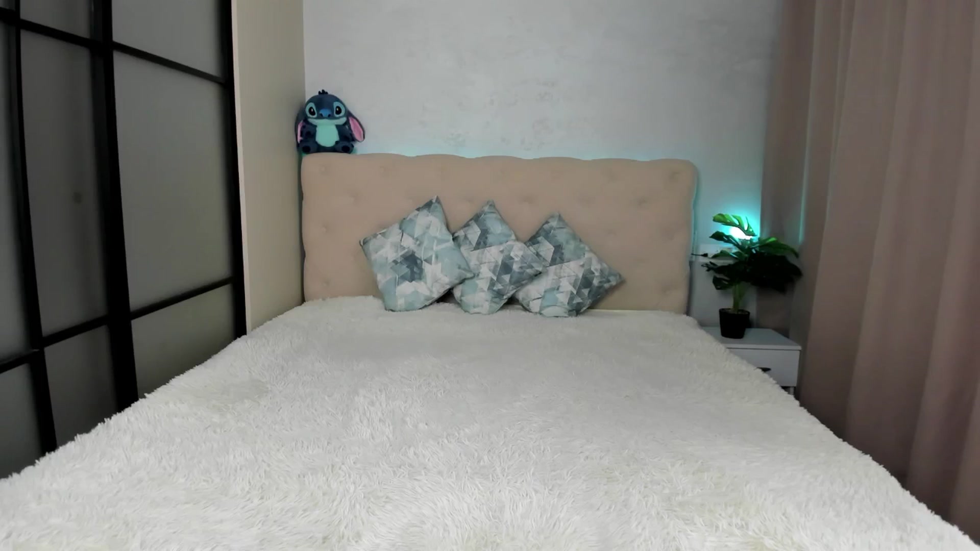 Gallery image thumbnail from M_Secret's myfreecams stream on, 08/04/2025, 05:26 image 10 of 20
