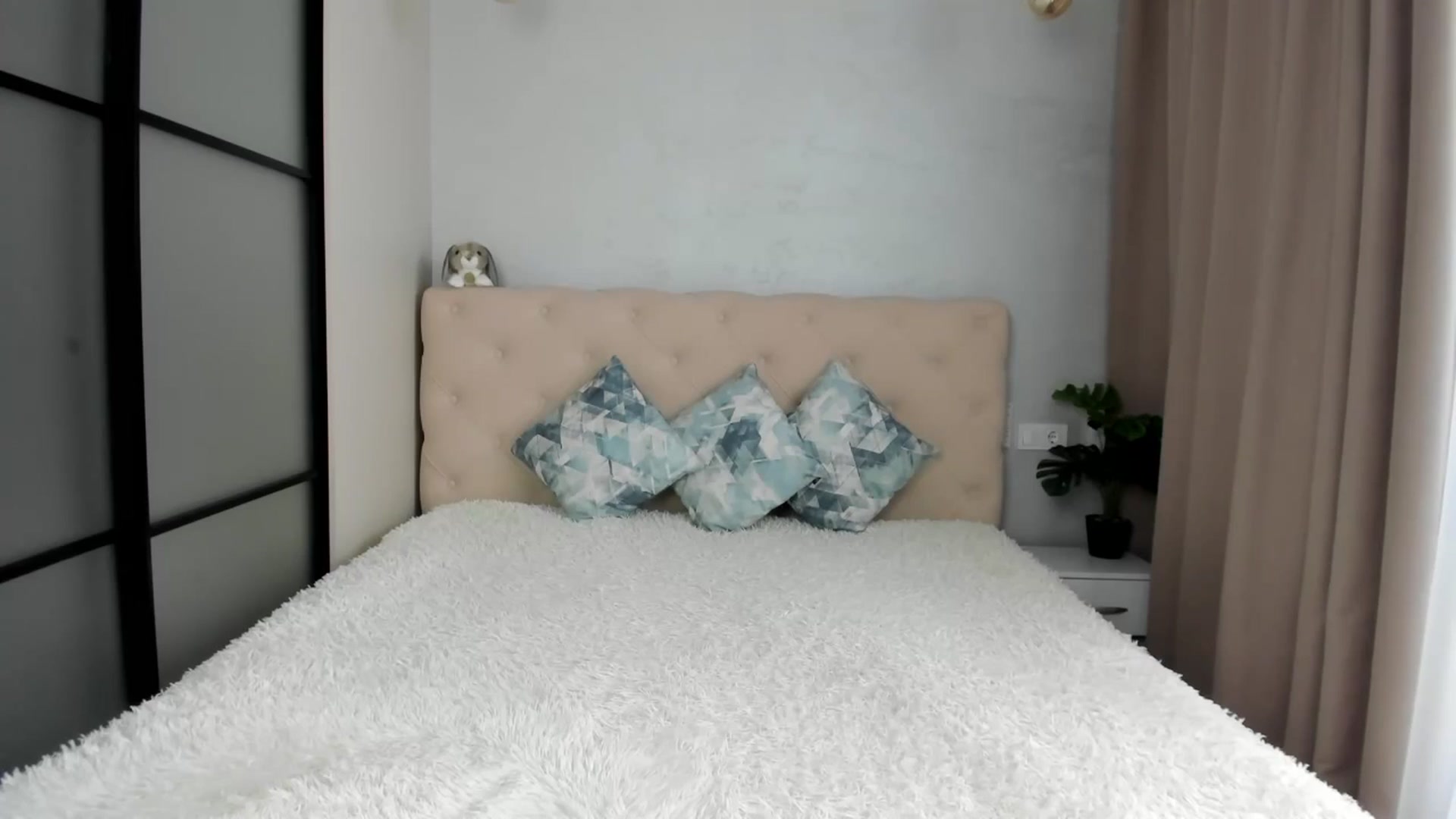 Gallery image thumbnail from M_Secret's myfreecams stream on, 04/30/2026, 05:14 image 18 of 20