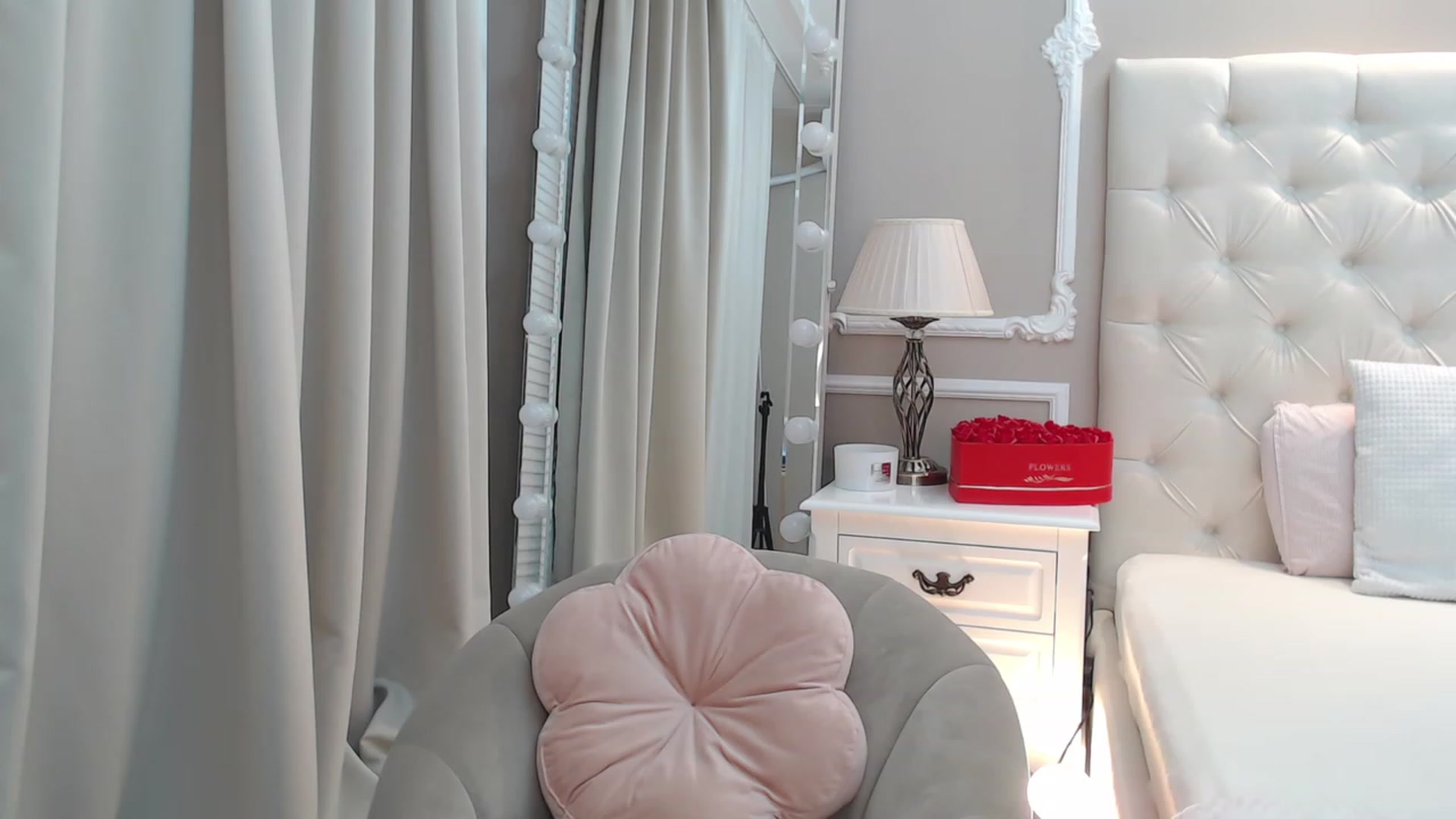 Gallery image thumbnail from M_i_k_aa's myfreecams stream on, 03/14/2023, 19:36 image 2 of 20