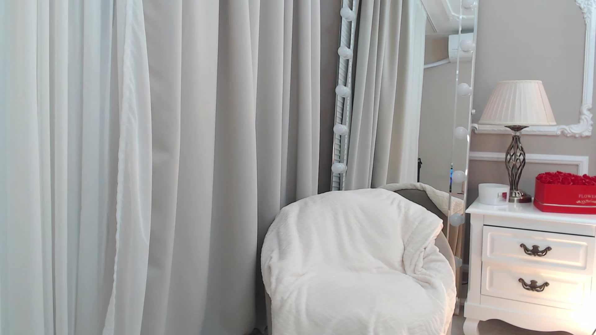 Gallery image thumbnail from M_i_k_aa's myfreecams stream on, 03/14/2023, 21:46 image 12 of 20
