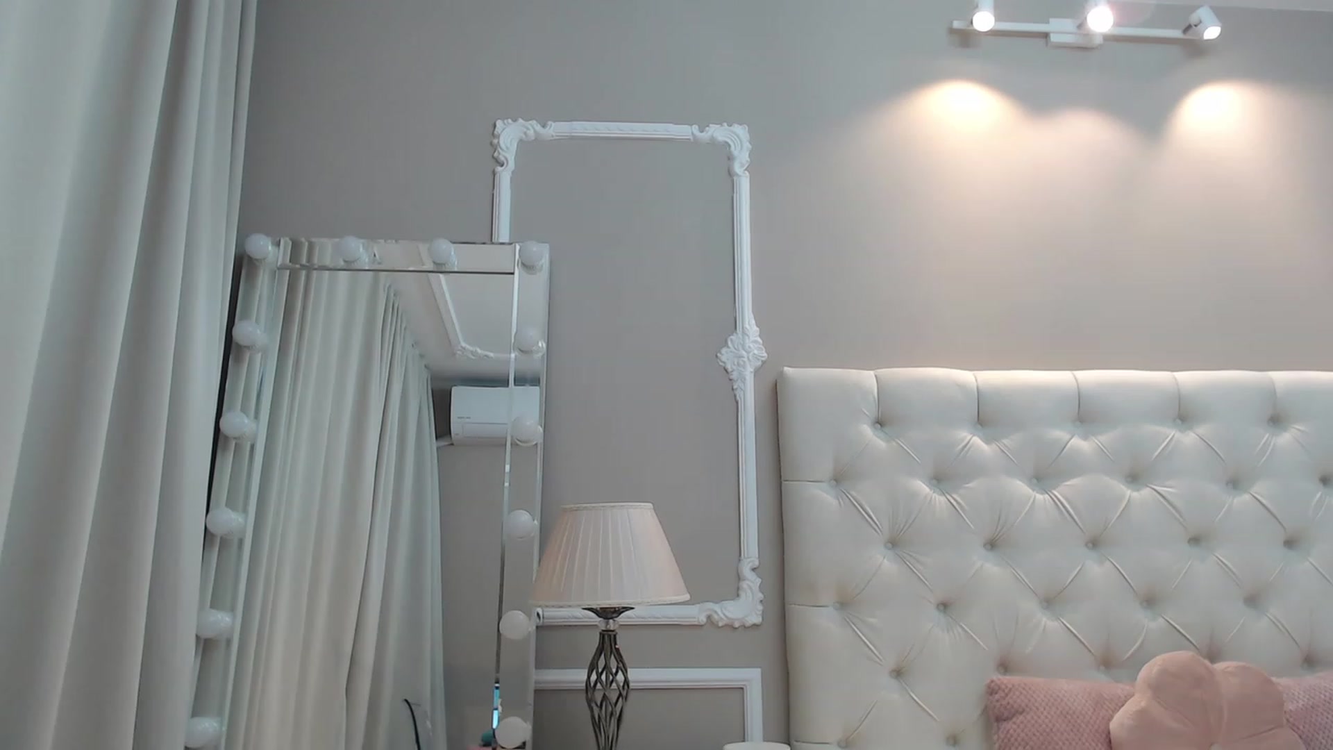 Gallery image thumbnail from M_i_k_aa's myfreecams stream on, 06/27/2023, 22:09 image 13 of 20