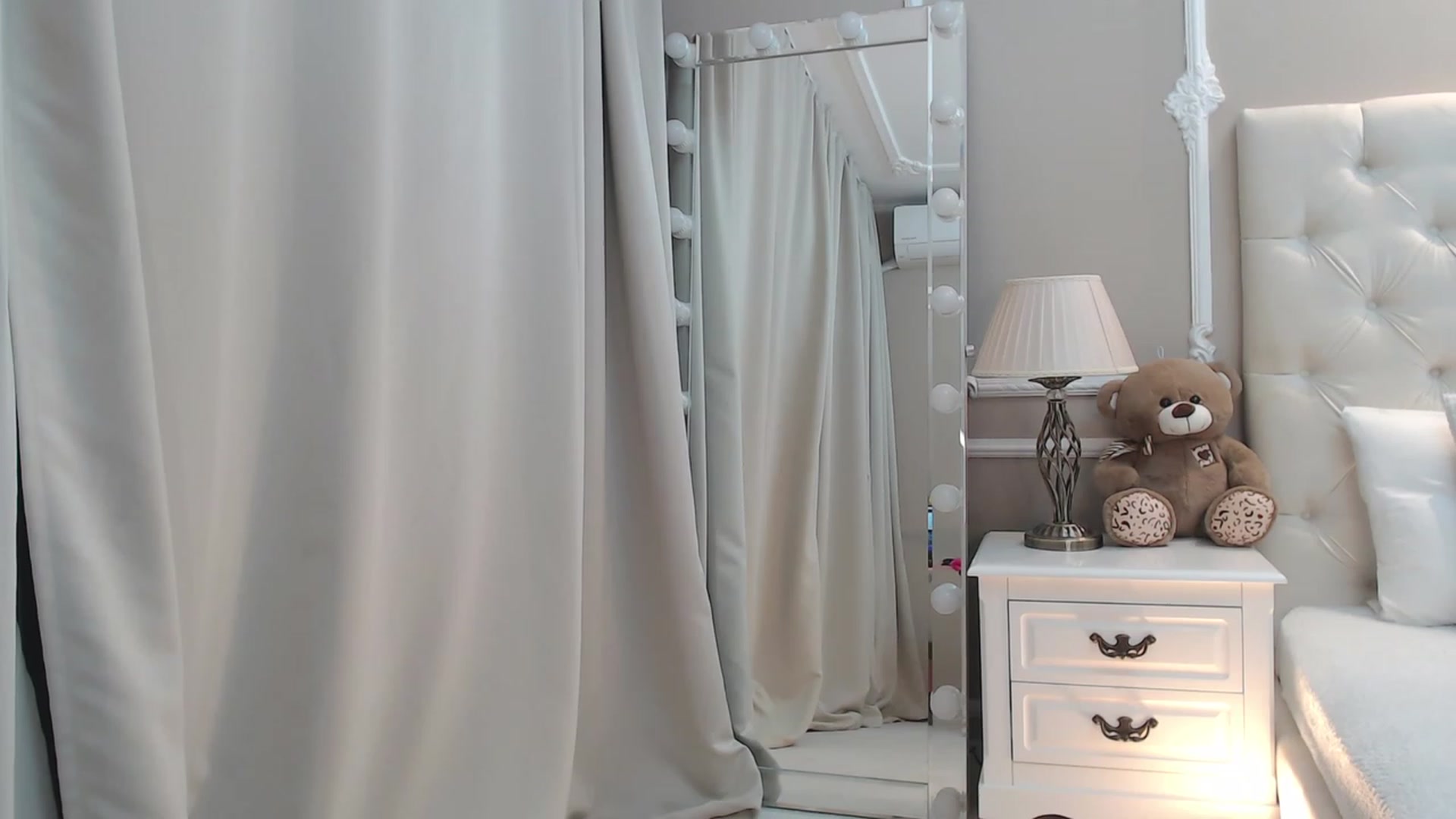 Gallery image thumbnail from M_i_k_aa's myfreecams stream on, 09/25/2023, 23:44 image 14 of 20