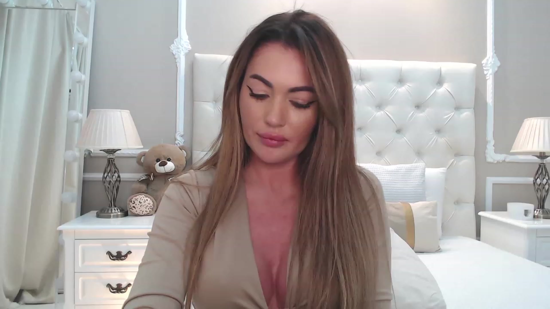 Gallery image thumbnail from M_i_k_aa's myfreecams stream on, 09/26/2023, 24:00 image 17 of 20