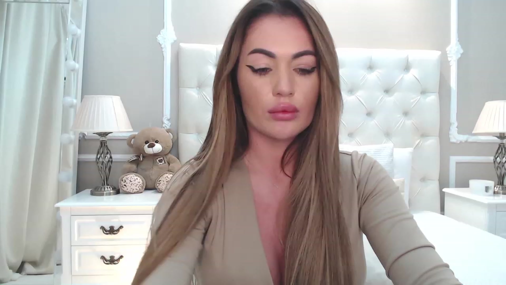 Gallery image thumbnail from M_i_k_aa's myfreecams stream on, 09/26/2023, 24:00 image 20 of 20
