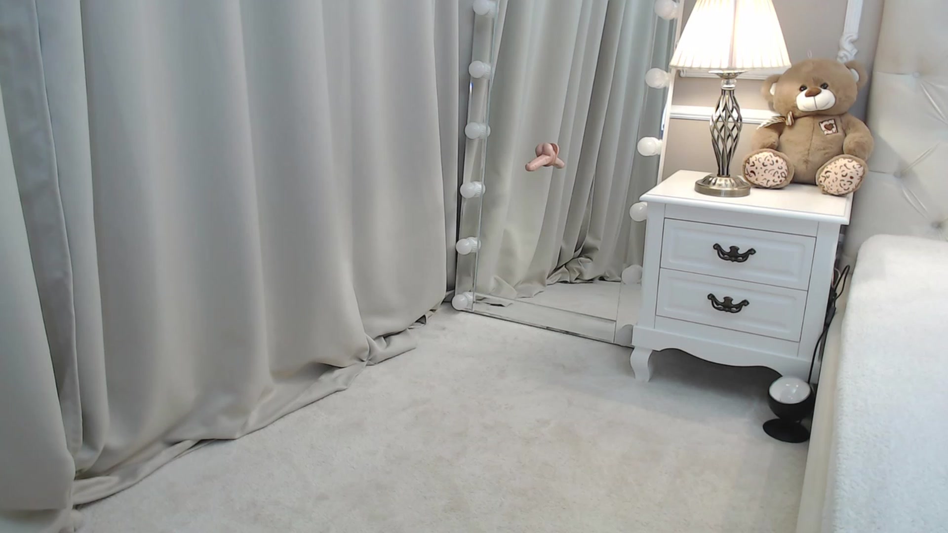 Gallery image thumbnail from M_i_k_aa's myfreecams stream on, 10/06/2023, 23:16 image 19 of 20